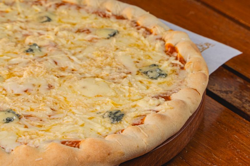 Four Cheese pizza luce at Pizza luce