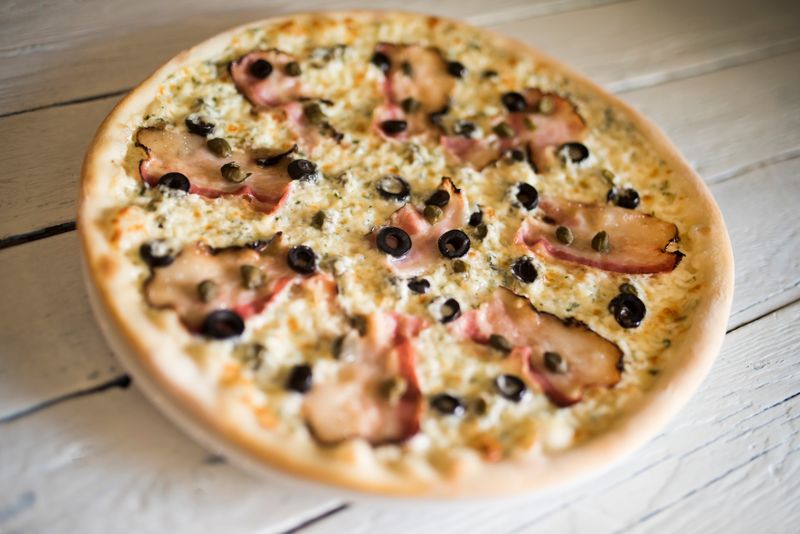 Hawaiian pizza at Pizza luce